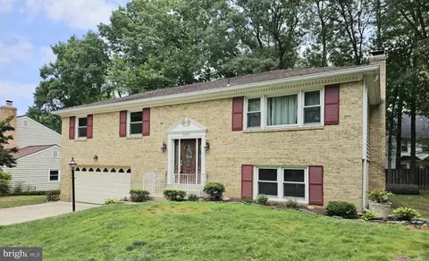 16205 Dartmoor Dr, Dumfries, VA 22025