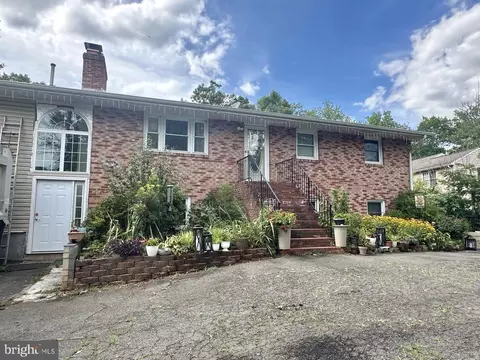 8412 Rugby Rd, Manassas Park, VA 20111