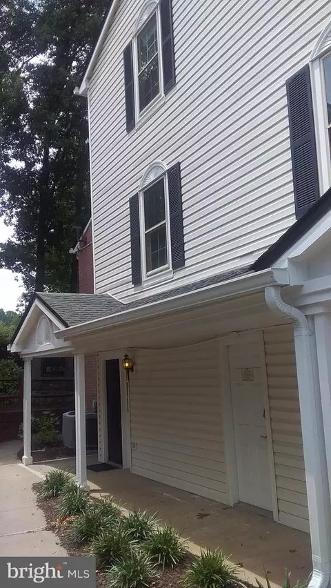 12556 Kempston Ln, Woodbridge, VA 22192