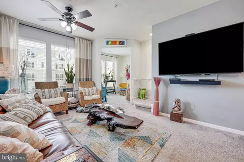 8172 Falls Grove Dr, Manassas, VA 20111