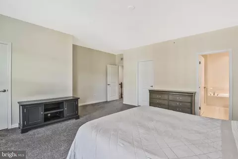 7408 Brunson Cir, Gainesville, VA 20155 photo 9