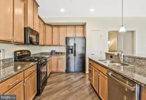 7408 Brunson Cir, Gainesville, VA 20155 photo 4