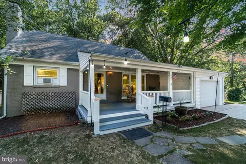 3113 Adams St, Woodbridge, VA 22193