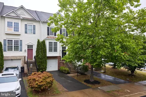 2502 Oak Tree Ln, Woodbridge, VA 22191