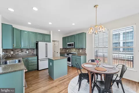 16253 Catenary Dr, Woodbridge, VA 22191