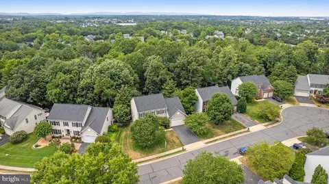 9927 Bagpipe Ct, Bristow, VA 20136 photo 2