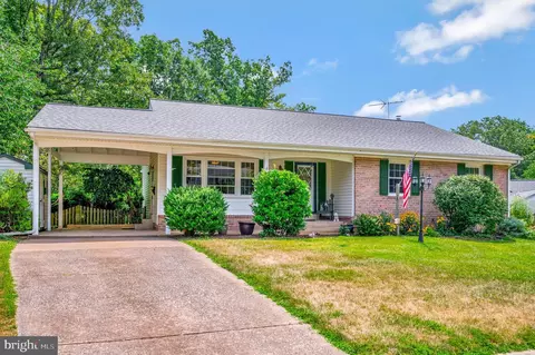 12217 Oakwood Dr, Woodbridge, VA 22192