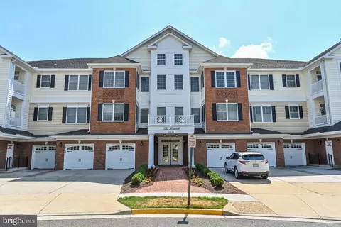 15221 Royal Crest Dr #205, Haymarket, VA 20169