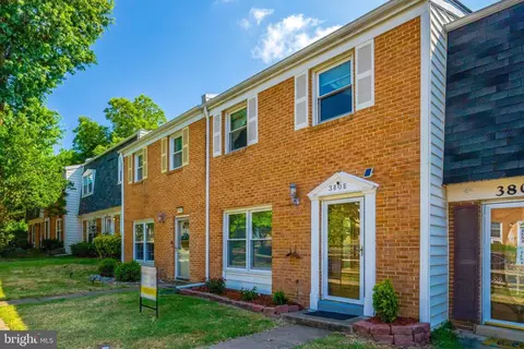 3808 Port Hope Pt, Triangle, VA 22172