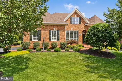 8359 Sapphire Lakes Ct, Gainesville, VA 20155