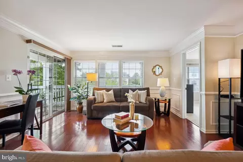 8095 Lacy Dr #204, Manassas, VA 20109