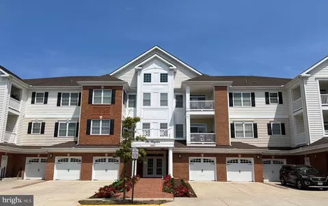 15201 Royal Crest Dr #102, Haymarket, VA 20169