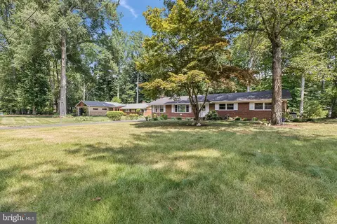 18313 Candice Dr, Triangle, VA 22172 photo 2