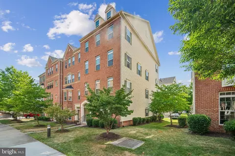 15155 Leicestershire St, Woodbridge, VA 22191