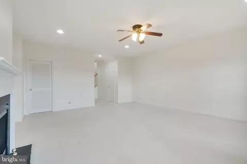 Living - 9013 Ribbon Falls Loop, Bristow, VA 20136 photo 3 of 4