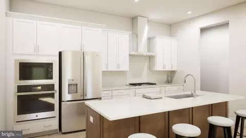 6912 Barbera Dr, Gainesville, VA 20155