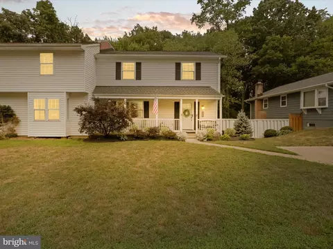 12810 Greenhall Dr, Woodbridge, VA 22192