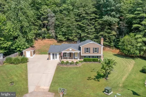 12525 Spring Dr, Manassas, VA 20112