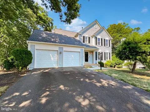 4250 Chambord Ln, Woodbridge, VA 22192
