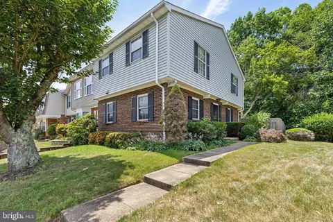 3519 Castle Hill Dr, Woodbridge, VA 22193