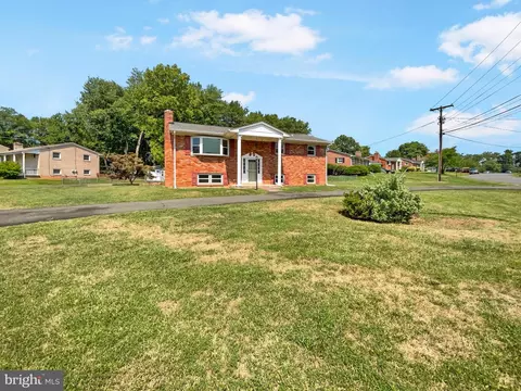 7720 Ontario Rd, Gainesville, VA 20155