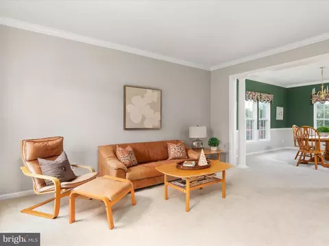 Living - 5422 Heredity Ln, Gainesville, VA 20155 photo 2 of 8
