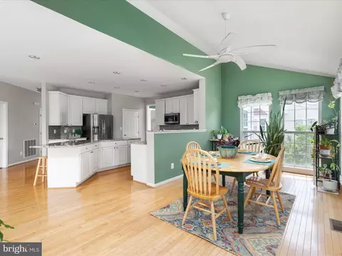 Dining - 5422 Heredity Ln, Gainesville, VA 20155 photo 4 of 4
