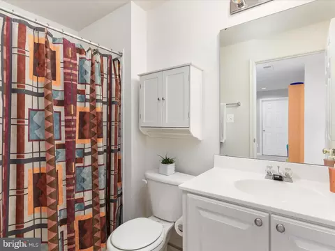 Bath - 5422 Heredity Ln, Gainesville, VA 20155 photo 5 of 5