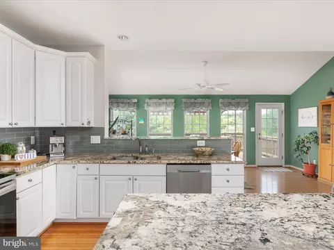 Kitchen - 5422 Heredity Ln, Gainesville, VA 20155 photo 2 of 4