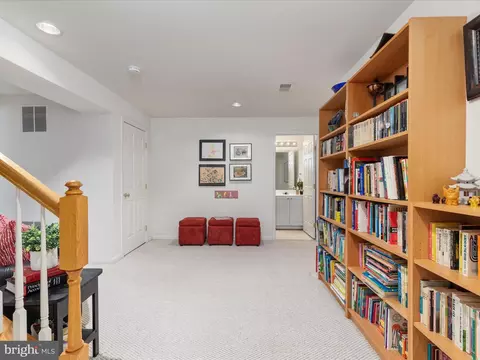 Entry Way - 5422 Heredity Ln, Gainesville, VA 20155 photo 8 of 8