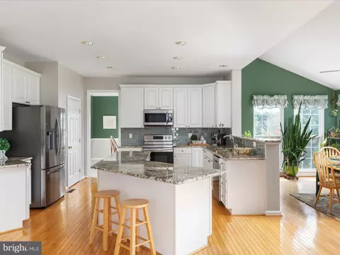 Kitchen - 5422 Heredity Ln, Gainesville, VA 20155 photo 3 of 4