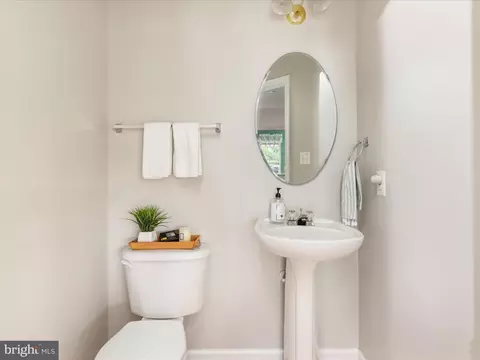 Bath - 5422 Heredity Ln, Gainesville, VA 20155 photo 1 of 5