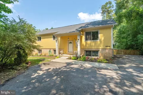 16204 Edgewood Dr, Dumfries, VA 22025