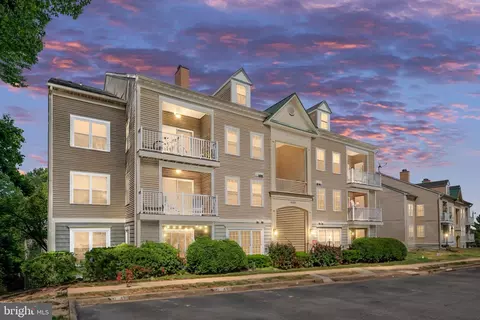 1030 Gardenview Loop #203, Woodbridge, VA 22191