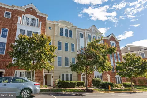 2402 Brookmoor Ln, Woodbridge, VA 22191