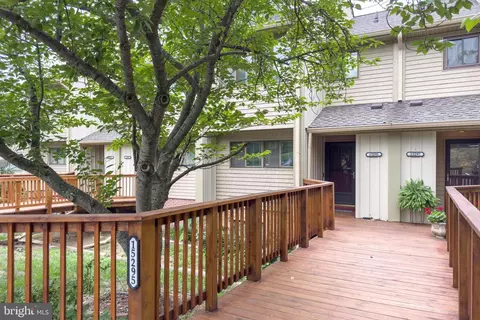 15295 Forest Grove Dr, Woodbridge, VA 22191