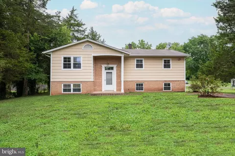 8010 Rugby Rd, Manassas Park, VA 20111