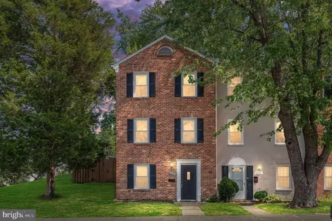 2903 Wren Ct, Woodbridge, VA 22191