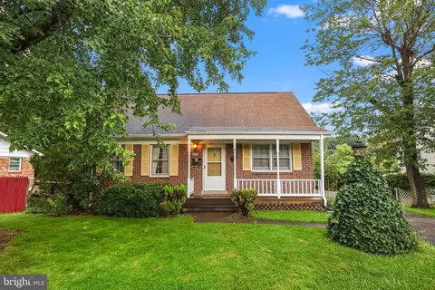 4530 Kingston Rd, Woodbridge, VA 22193