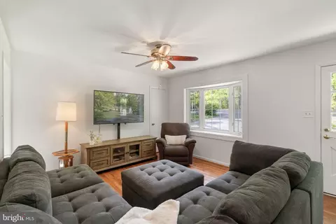 11813 Cornwell Dr, Manassas, VA 20112 photo 4