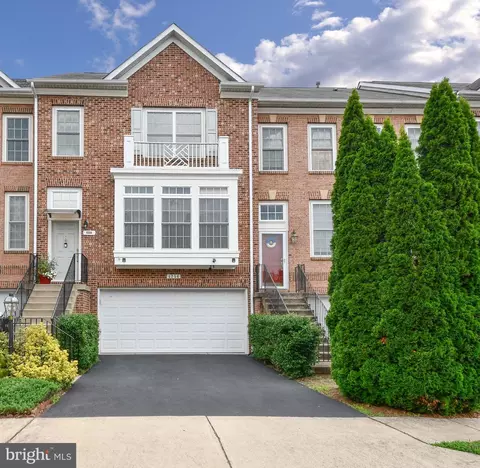 4256 Hudson River Ct, Dumfries, VA 22025