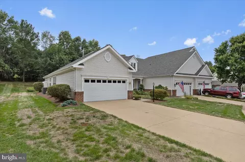 6984 Walnut Hill Dr, Gainesville, VA 20155 photo 2
