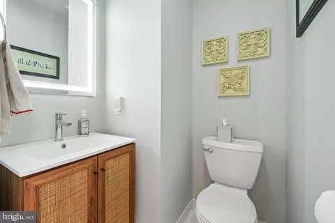 Bath - 2884 Nicely Ct, Dumfries, VA 22026 photo 1 of 5