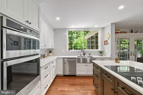 Kitchen - 2884 Nicely Ct, Dumfries, VA 22026 photo 2 of 5