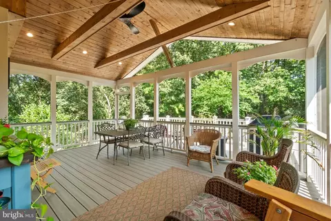 Exterior - 2884 Nicely Ct, Dumfries, VA 22026 photo 5 of 19