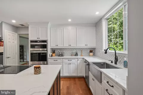 Kitchen - 2884 Nicely Ct, Dumfries, VA 22026 photo 3 of 5