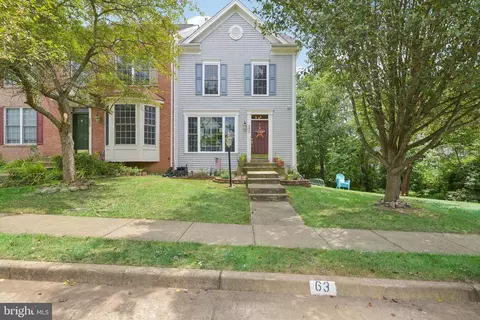 8905 Stable Forest Pl, Bristow, VA 20136