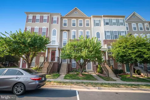 15835 John Diskin Cir, Woodbridge, VA 22191