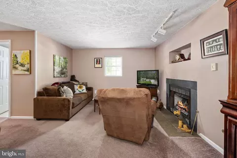 18332 Cato Ct, Triangle, VA 22172 photo 16