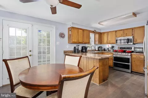 18332 Cato Ct, Triangle, VA 22172 photo 9